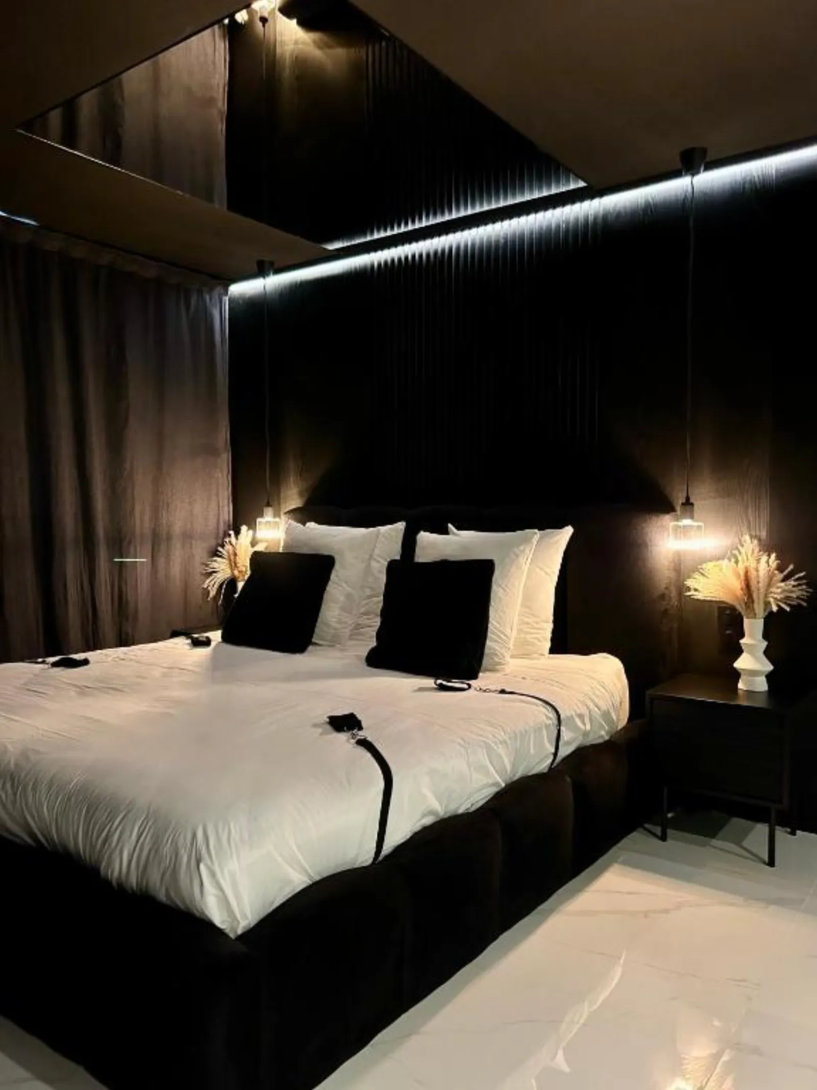 BDSM Tantra Love Room · photo 2