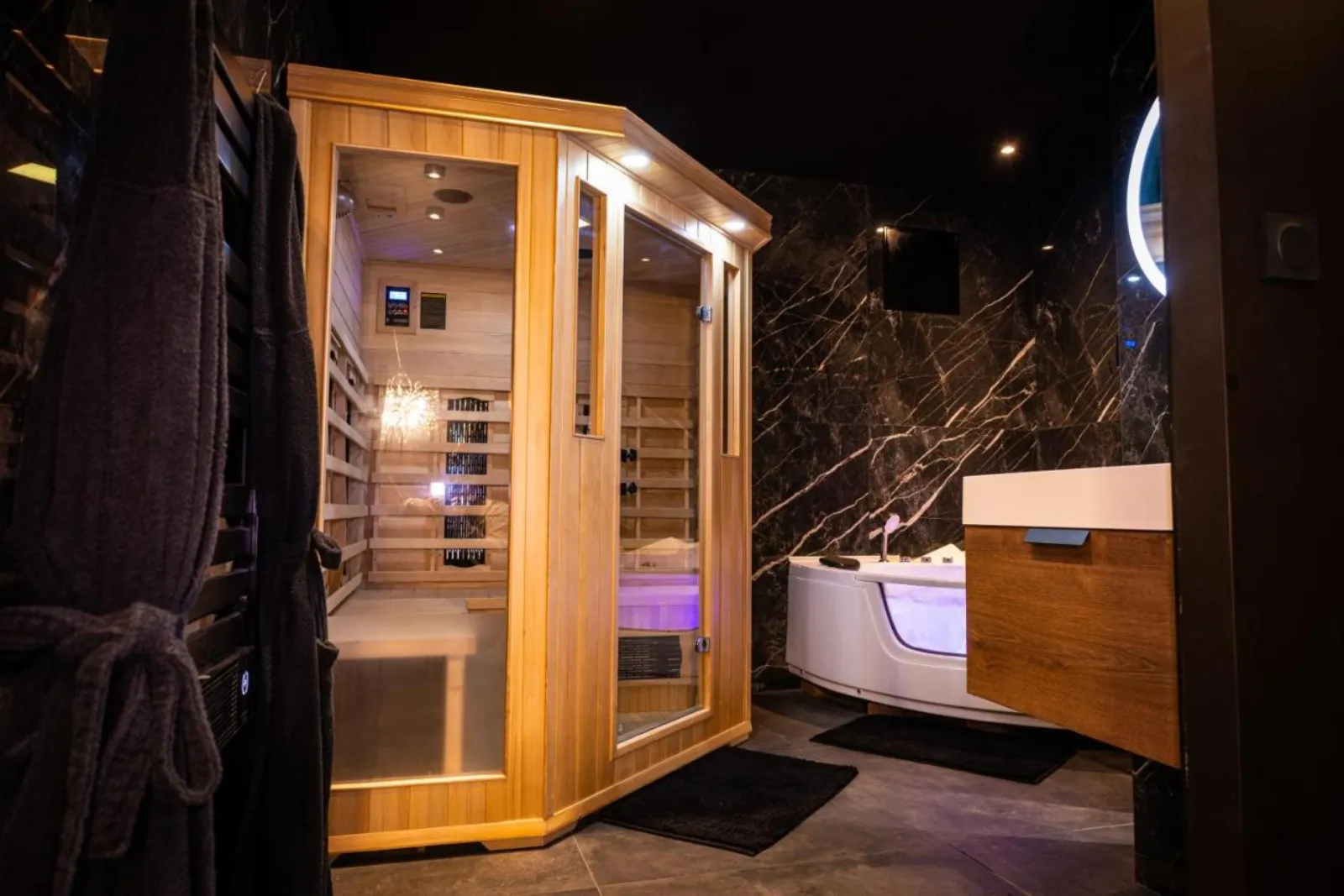 Love Room Villeurbanne · photo 3